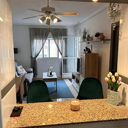 Torrevieja Apartment דירה *