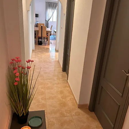 Torrevieja Apartment דירה